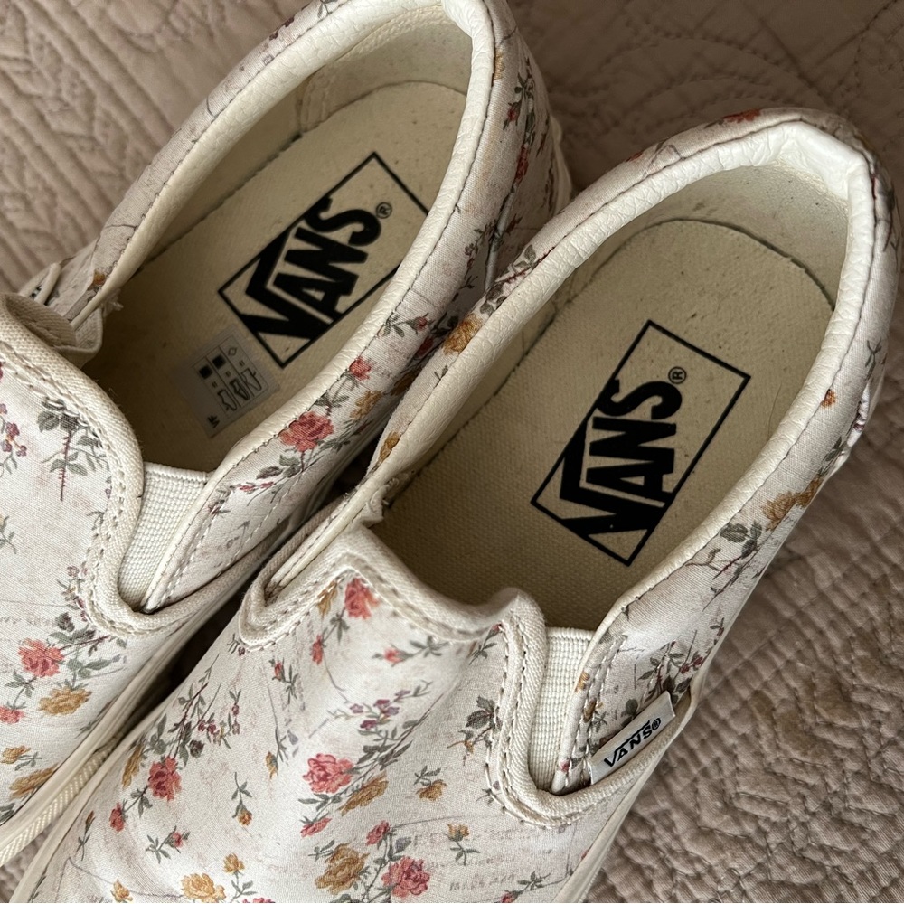 Vans - Picture 5 of 8